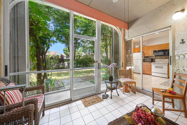 6668 Via Regina, Boca Raton, FL 33433
