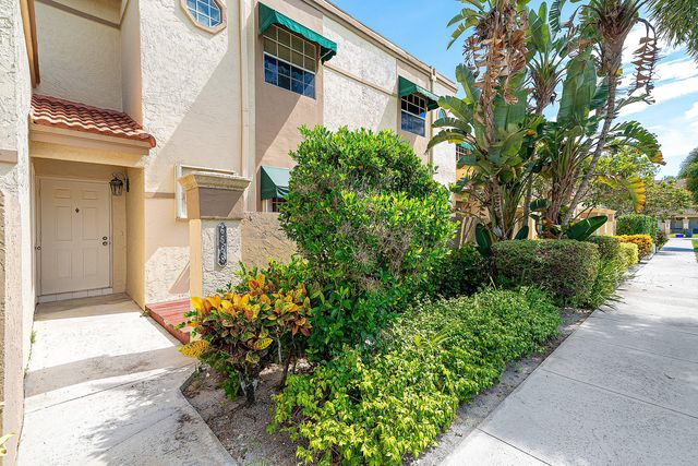 6668 Via Regina, Boca Raton, FL 33433