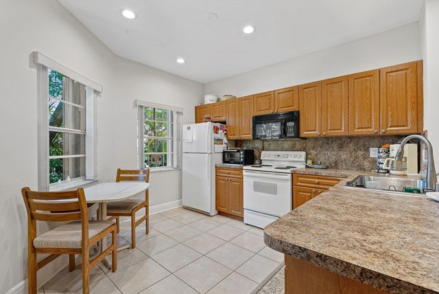 6668 Via Regina, Boca Raton, FL 33433