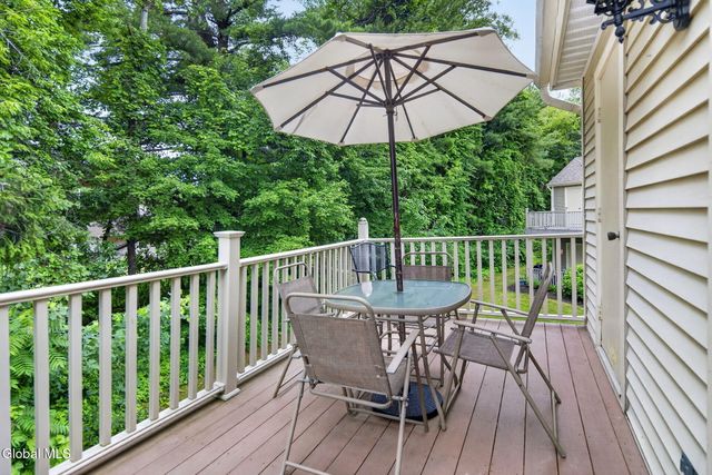 202 Burgoyne Drive 202, Halfmoon, NY 12065