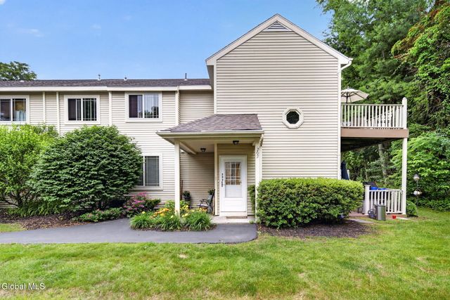 202 Burgoyne Drive 202, Halfmoon, NY 12065