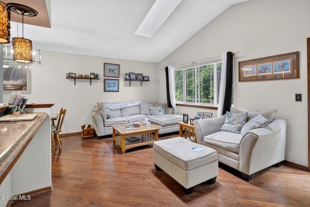 202 Burgoyne Drive 202, Halfmoon, NY 12065