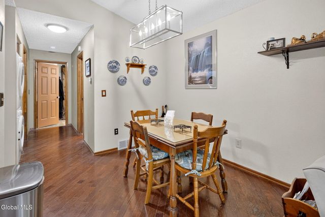 202 Burgoyne Drive 202, Halfmoon, NY 12065
