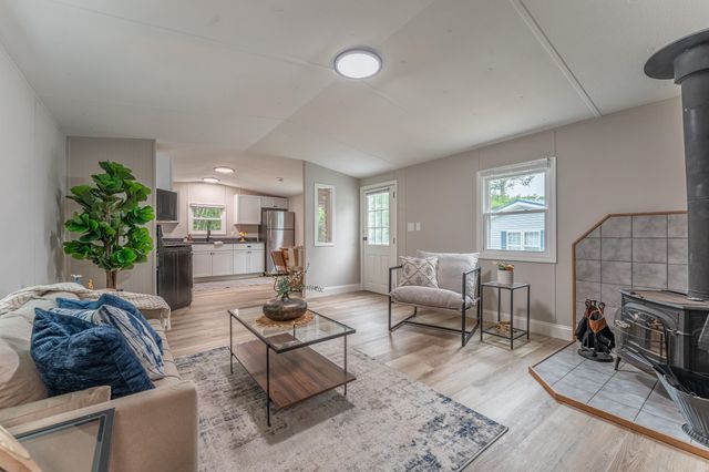 12 Ruby Way, Merrimack, NH 03054