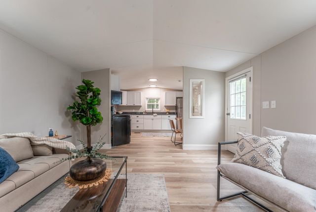 12 Ruby Way, Merrimack, NH 03054