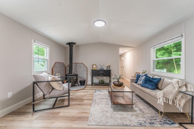 12 Ruby Way, Merrimack, NH 03054