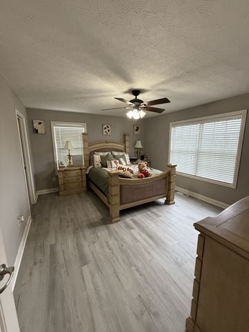 1002 Spire Way Dr, Castalian Springs, TN 37031