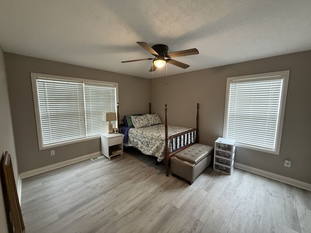 1002 Spire Way Dr, Castalian Springs, TN 37031