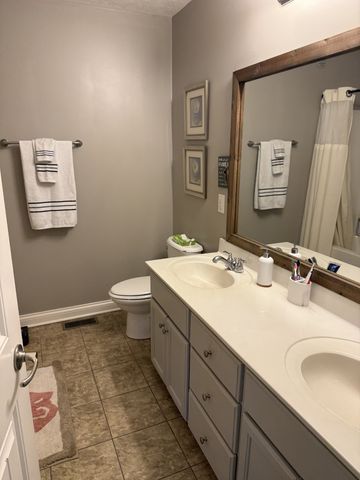 1002 Spire Way Dr, Castalian Springs, TN 37031