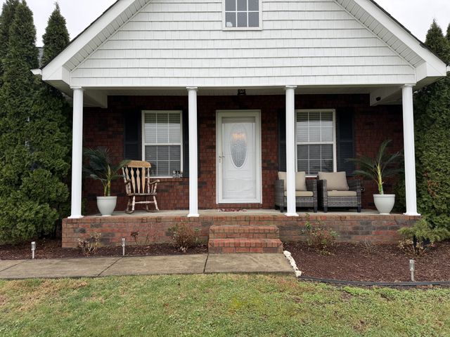 1002 Spire Way Dr, Castalian Springs, TN 37031