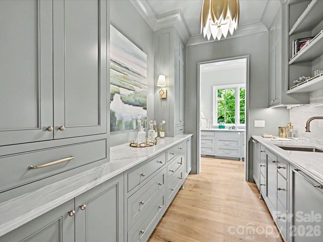 3701 Pelham Lane, Charlotte, NC 28211