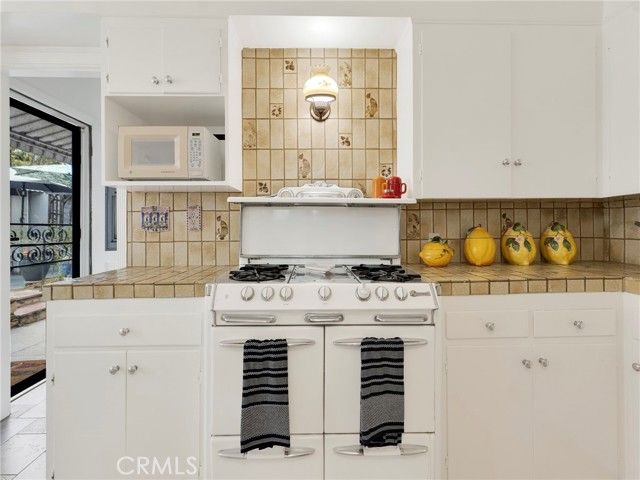 1152 N Cedar, Glendale, CA 91207