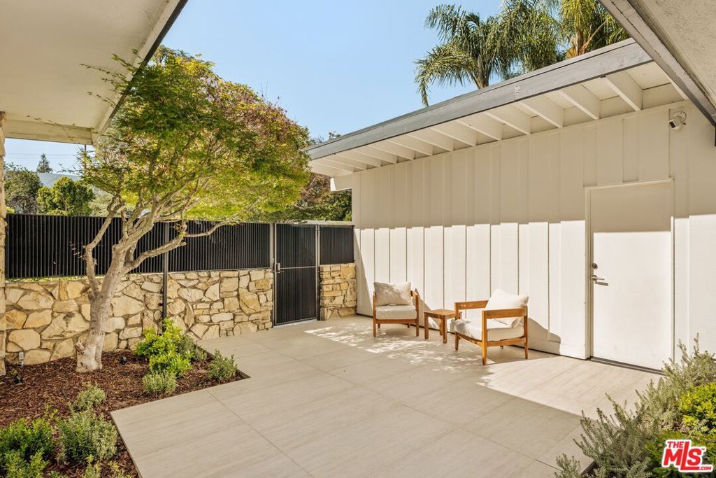 23122 Bigler Street, Woodland Hills, CA 91364 — photo 2