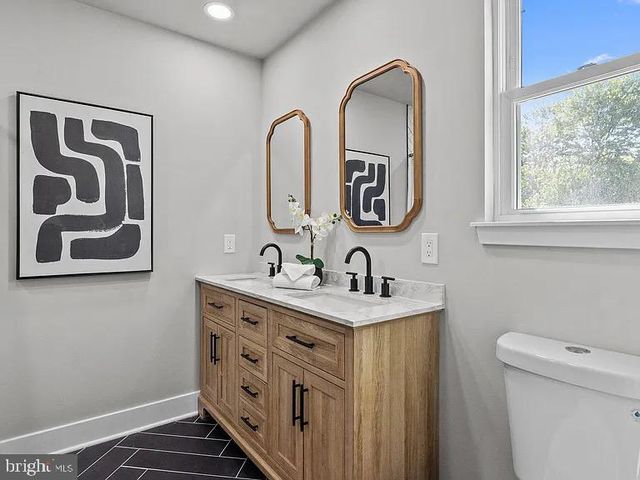 2818 AVENUE E, Levittown, PA 19056