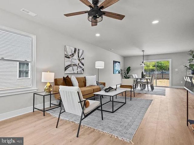 2818 AVENUE E, Levittown, PA 19056