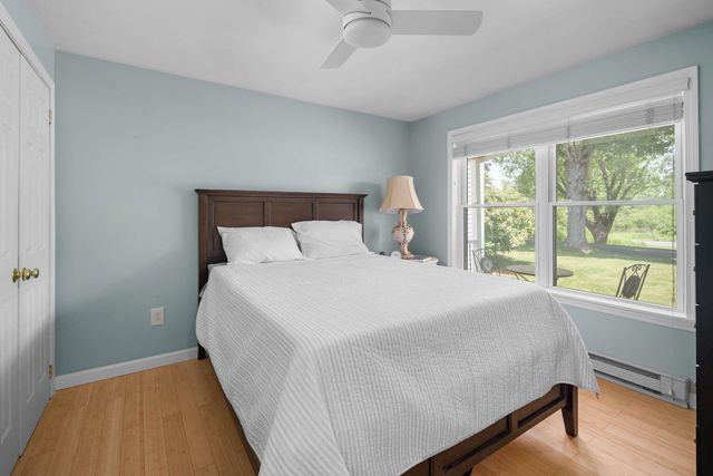18 Woodside Meadow Rd Apt 4, York, ME 03909
