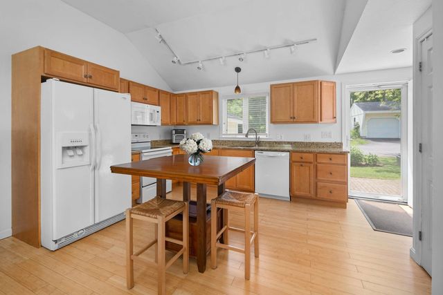 18 Woodside Meadow Rd Apt 4, York, ME 03909