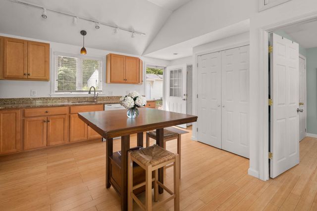 18 Woodside Meadow Rd Apt 4, York, ME 03909