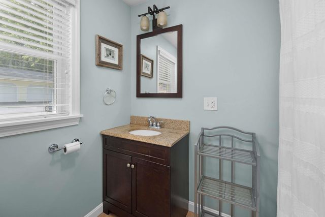 18 Woodside Meadow Rd Apt 4, York, ME 03909