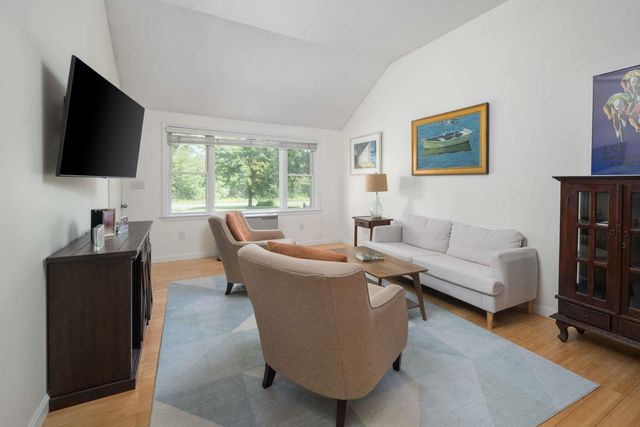 18 Woodside Meadow Rd Apt 4, York, ME 03909