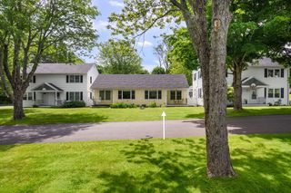 18 Woodside Meadow Rd Apt 4, York, ME 03909