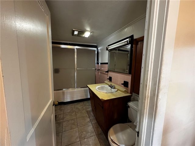 2239 Woodbine Dr, Hermitage, PA 16148