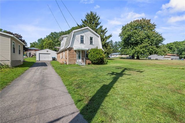 2239 Woodbine Dr, Hermitage, PA 16148