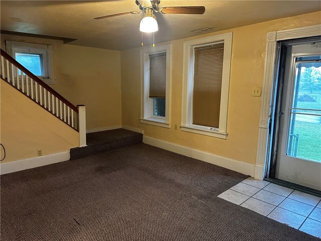 2239 Woodbine Dr, Hermitage, PA 16148