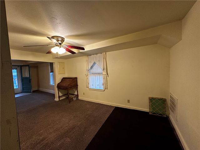 2239 Woodbine Dr, Hermitage, PA 16148