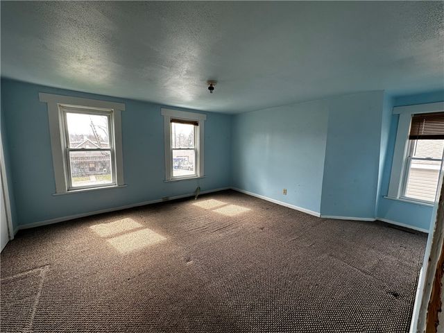 2239 Woodbine Dr, Hermitage, PA 16148