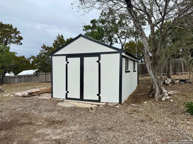 685 Riverside, Pipe Creek, TX 78063