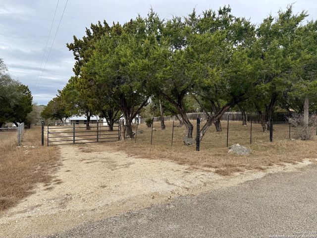 685 Riverside, Pipe Creek, TX 78063