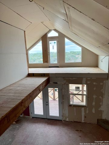 685 Riverside, Pipe Creek, TX 78063