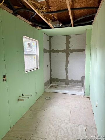 685 Riverside, Pipe Creek, TX 78063