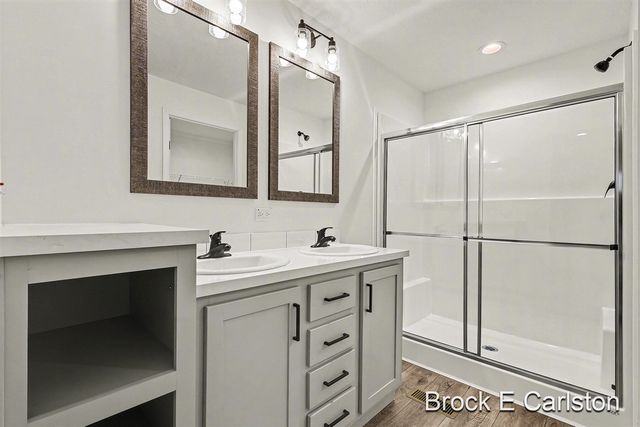 1283 E Ellis Road 31, Norton Shores, MI 49441