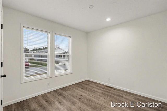 1283 E Ellis Road 31, Norton Shores, MI 49441