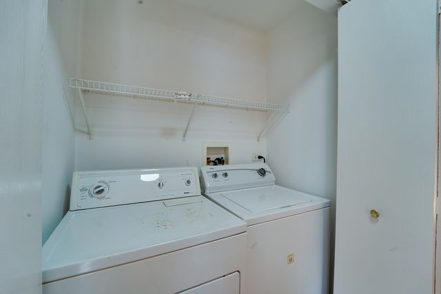 1231 SILVERSTONE Drive 1231, Carpentersville, IL 60110