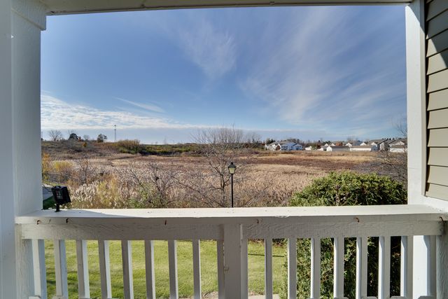 1231 SILVERSTONE Drive 1231, Carpentersville, IL 60110