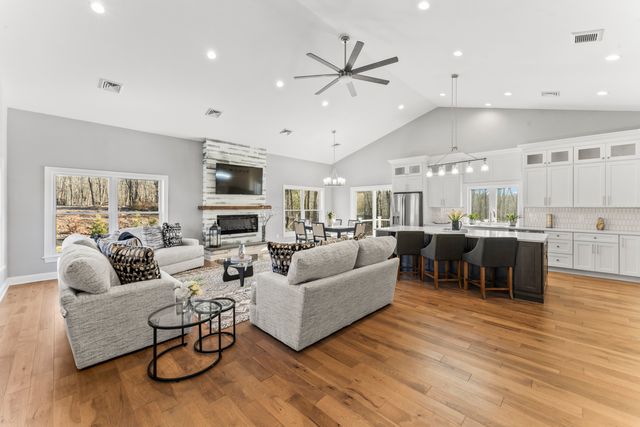 383 Leonard Road, Middlebury, CT 06762