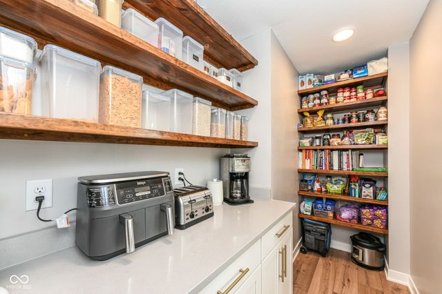 12565 Cheddar Court, Noblesville, IN 46060