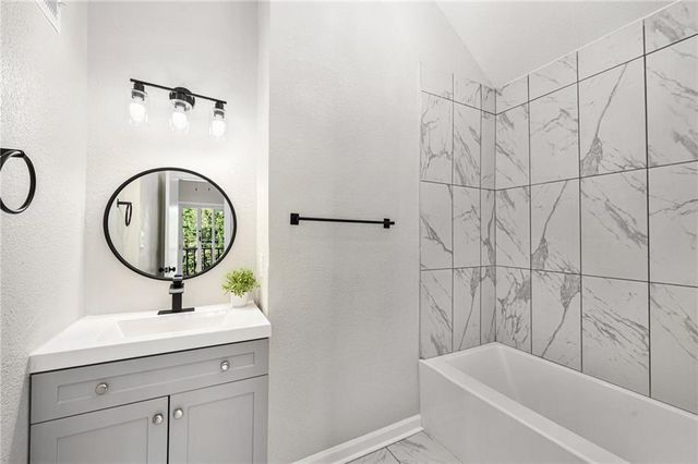 124 Johnson Road, Liberty, MO 64068