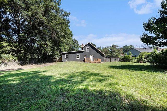 124 Johnson Road, Liberty, MO 64068