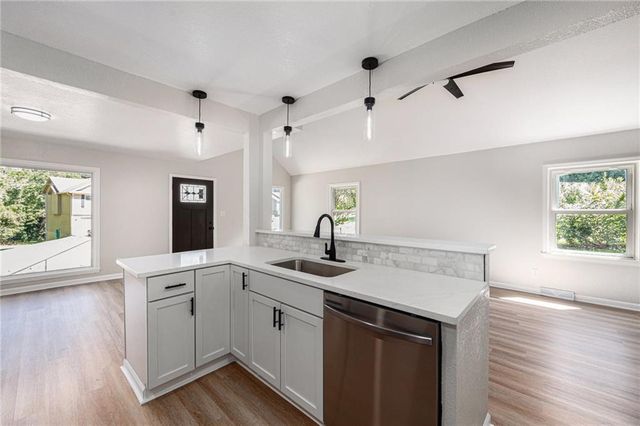 124 Johnson Road, Liberty, MO 64068