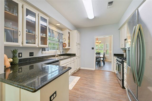5601 Hampton Court, Bryan, TX 77802