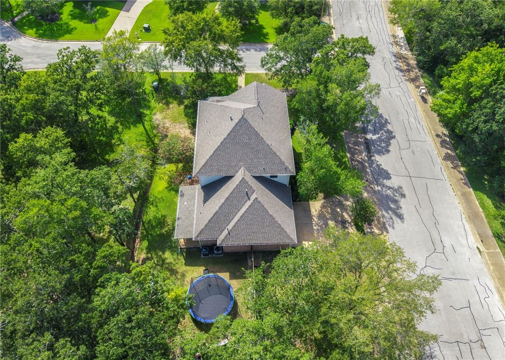 5601 Hampton Court, Bryan, TX 77802 — photo 2