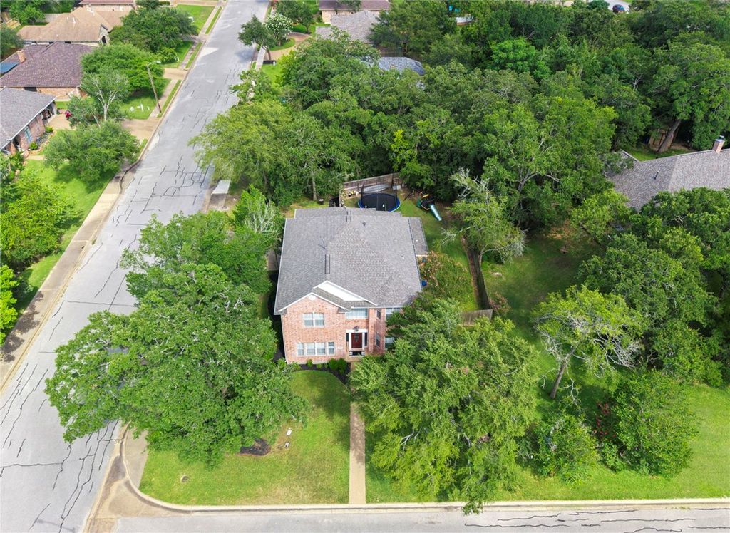 5601 Hampton Court, Bryan, TX 77802 — photo 4