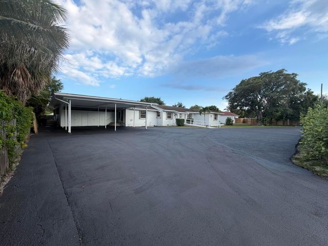 202 Palm Court, Delray Beach, FL 33444