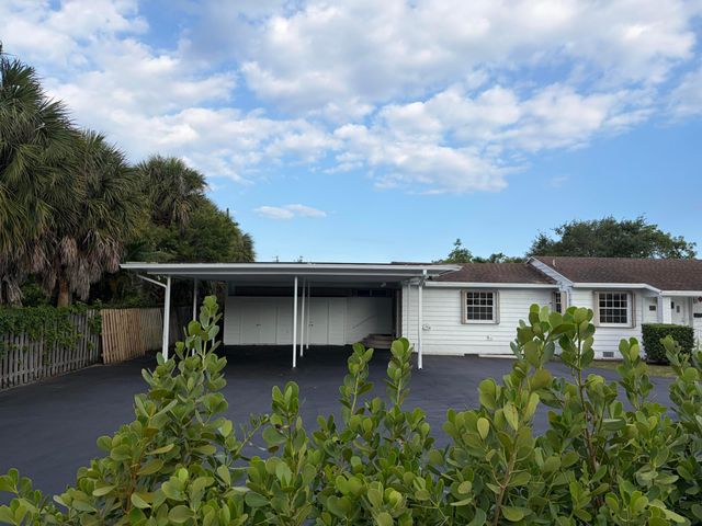 202 Palm Court, Delray Beach, FL 33444