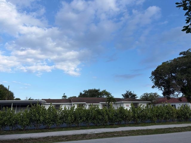 202 Palm Court, Delray Beach, FL 33444