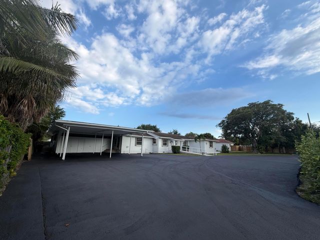 202 Palm Court, Delray Beach, FL 33444